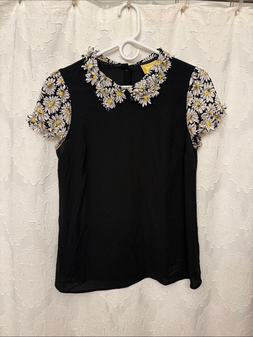 Maeve Black Short Sleeve Top with Daisy-Print Collar and Sleeves